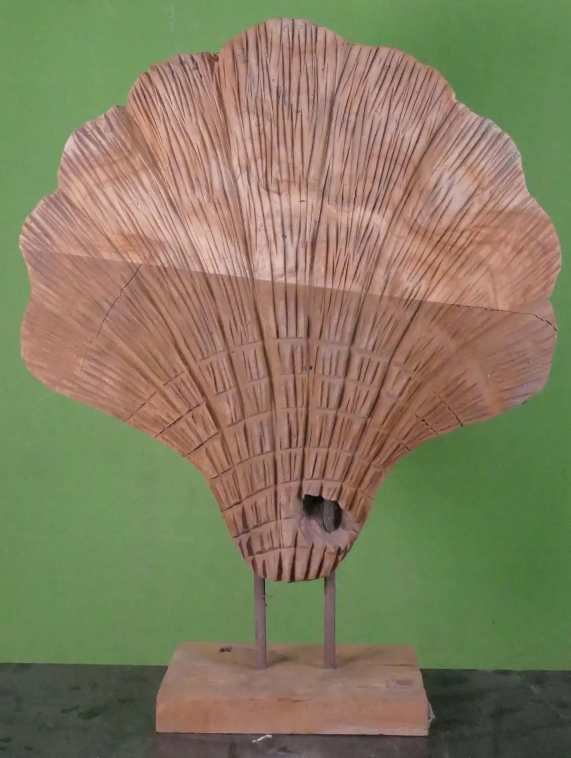 Product image 3 of the product “A shell made from teak wood on a stand ”